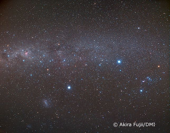 imagem de um ceu estrelado com a via lactea em evidencia