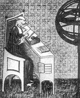 oresmo sentado a mesa estudando