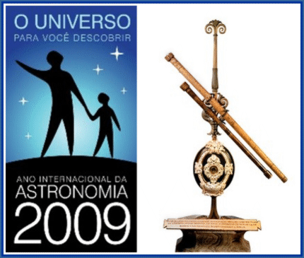 silhueta  adulto de maos dadas com uma criança olhando pro ceu estrelado escrito o universo para você descobrir em cima e ano internacional da astronomia 2009 embaixo