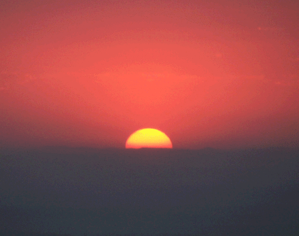 Novembro/06 -  Por do Sol visto do Observatório - Antonio Costa (Aluno do curso “Iniciação à Astronomia”) e outros

        O Por do Sol visto da Serra da Piedade sempre é lindo!