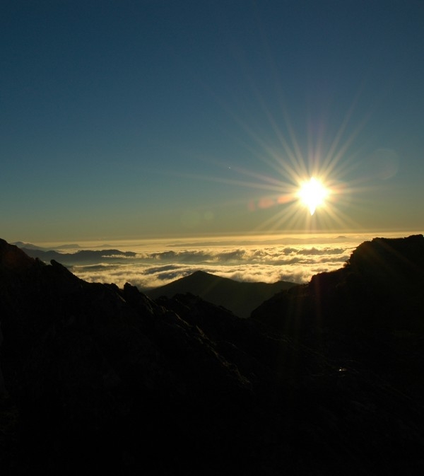 Abril/06 - Amanheceu! - Fabiana Sousa. (Monitora do “Frei Rosário”)

        Fotografia de um amanhecer na Serra da Piedade.