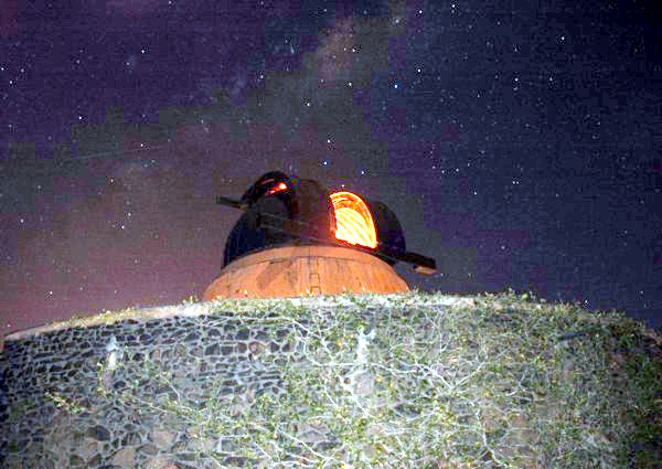 Setembro/07 - Céu à Vista -  Roberto Sales Marangon (Professor de Física e Astrônomo Amador)

        Foto feita em julho passado durante aula do curso 'Iniciação à Astronomia', realizada no 'Frei Rosário'.