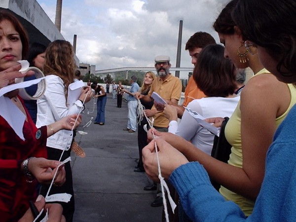Julho/04 - Aula do curso “O Sistema Solar” - Rosali F. N. Galinari(Monitora do Parque da Ciência de Ipatinga)
        Curso ministrado em junho/04 pelo Prof. Renato Las Casas para monitores do Parque da Ciência e professores de Ipatinga; dentro de convênio firmado entre a UFMG (Observatório Astronômico Frei Rosário) e a Prefeitura Municipal de Ipatinga (Parque da Ciência) objetivando uma melhor formação científica da população daquele município.