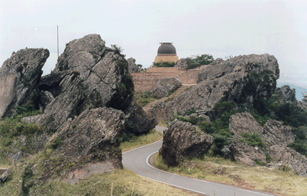 Abril/04 - Chegando ao Observatório - Foca Lisboa (CCS - UFMG)