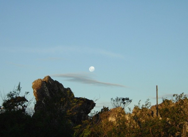 Maio/04 - A Lua e a Serra - Luiz Fernando (astrônomo amador)