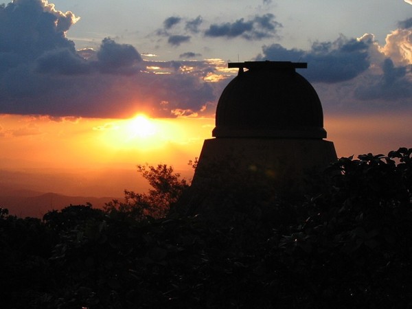 Março/04 - Pôr do Sol no Observatório(3) - Gláucia Barbosa (artista plástica - EBA/UFMG)